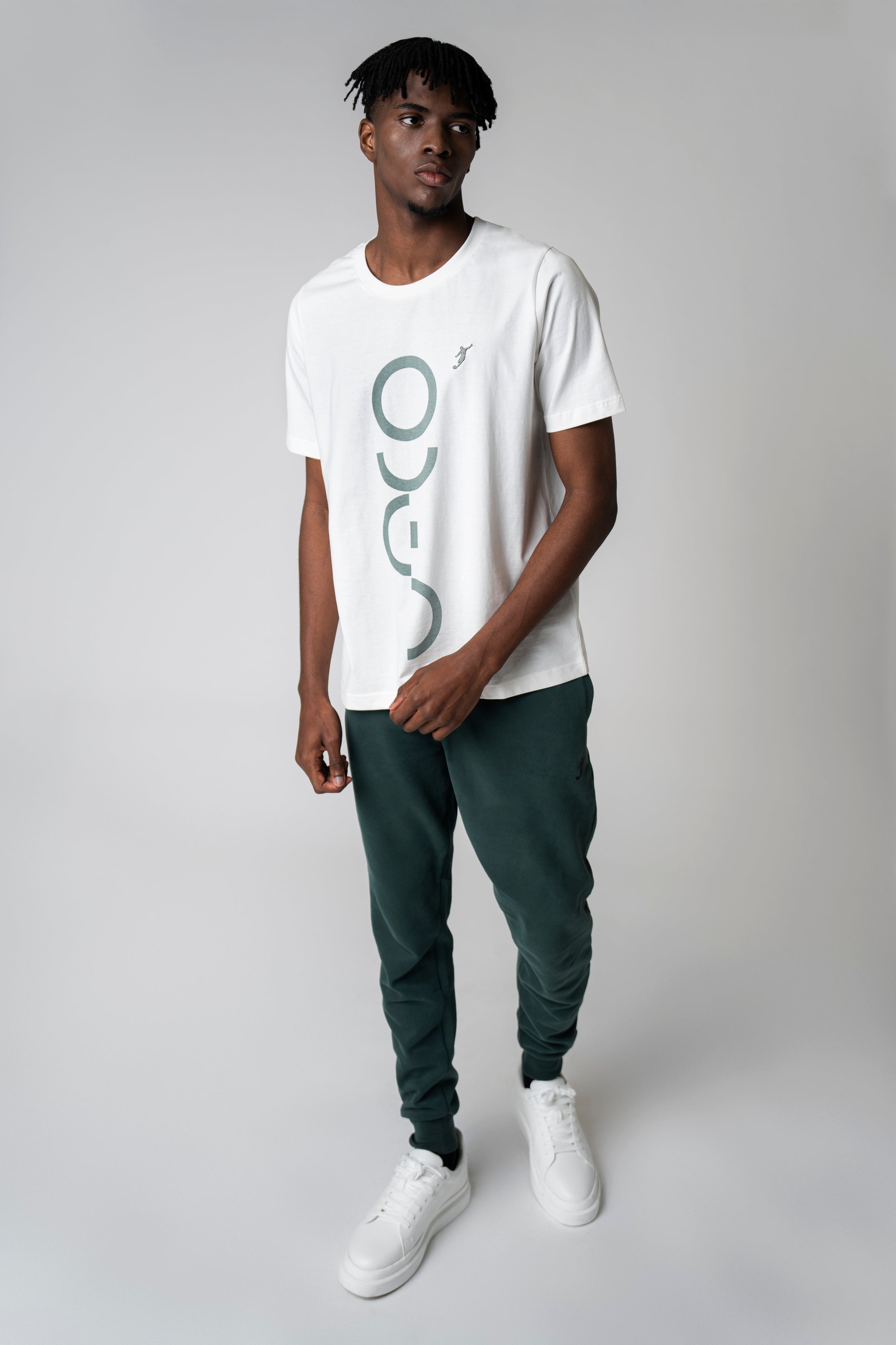 Collection of Camiseta Essential UACO blanco roto in a gallery layout